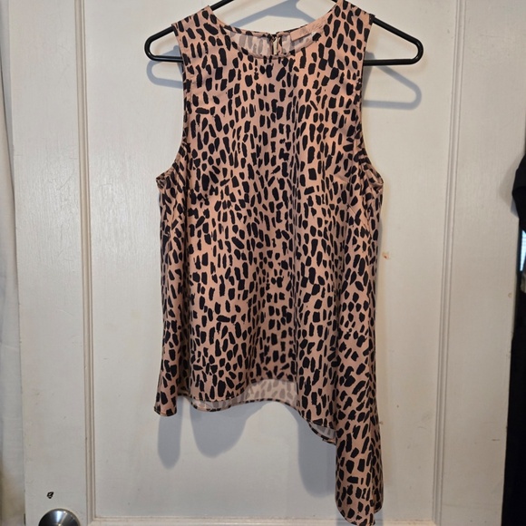 Anthropologie Asymmetrical Sleeveless Animal Print Blouse - Size Medium - Picture 3 of 7